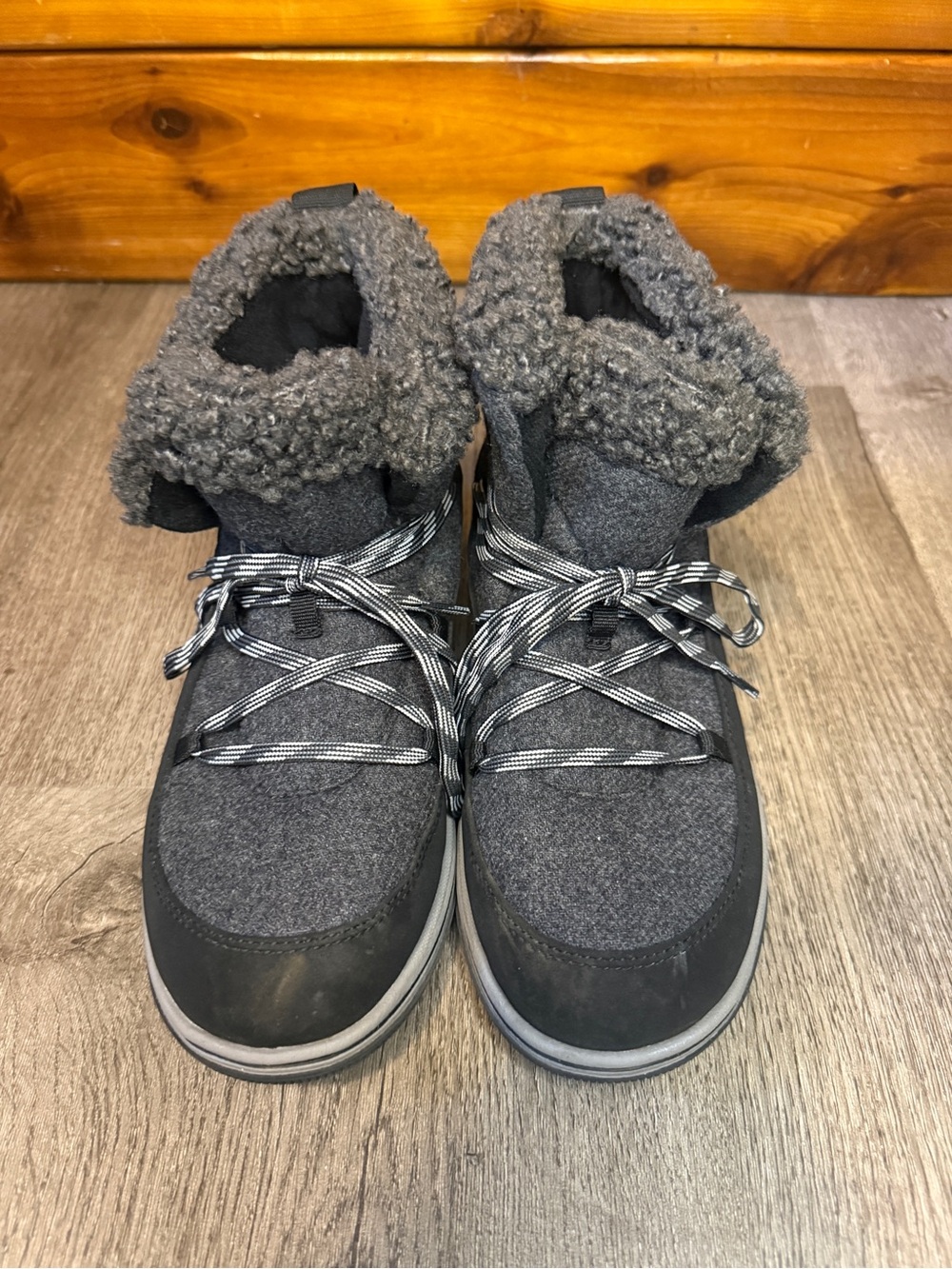 Womens Clarks Cozy Winter Boots - Fleece lined size 7